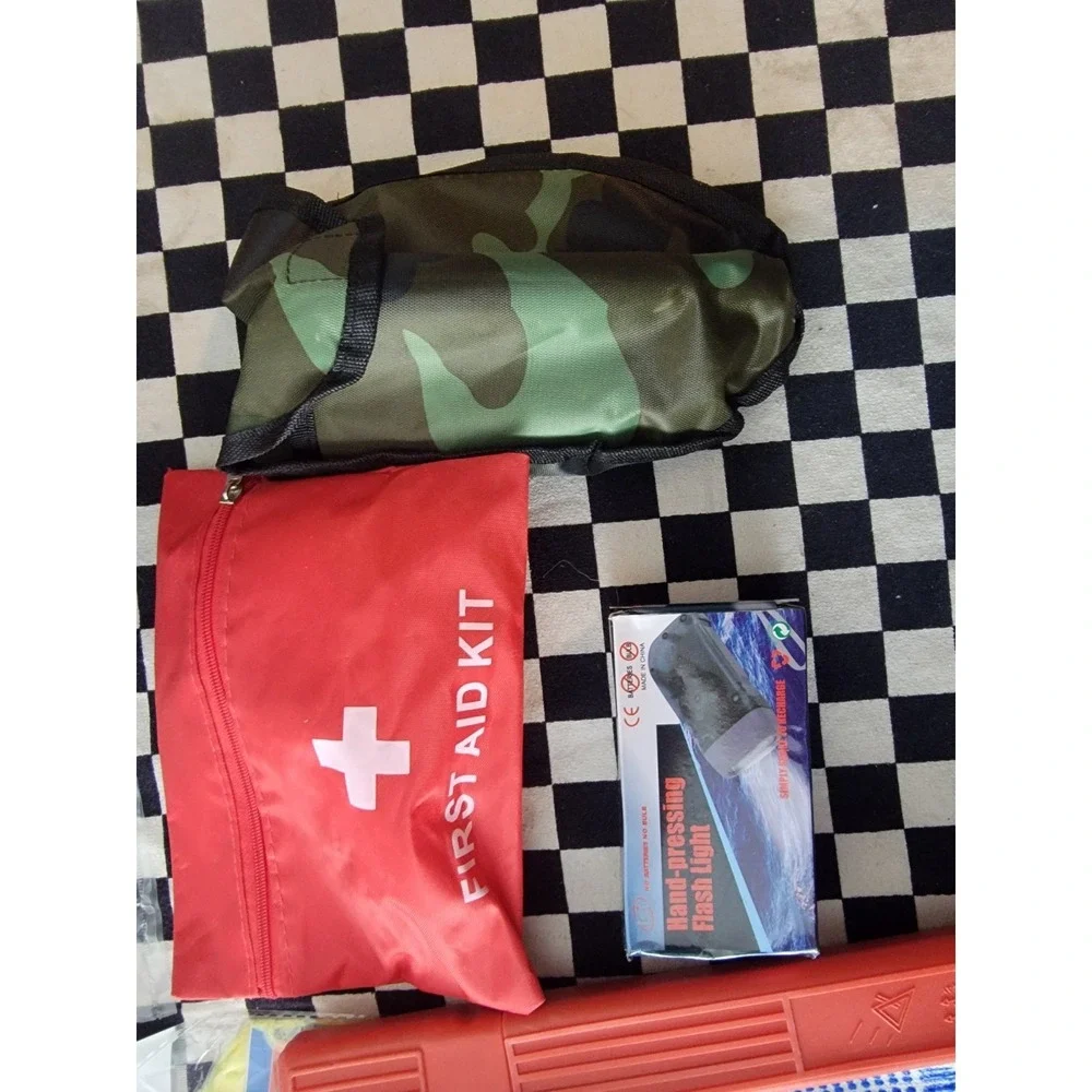 Roadside Emergency Car Kit Safety Vest Jumper Cables Tow Strap Tools Lot‎